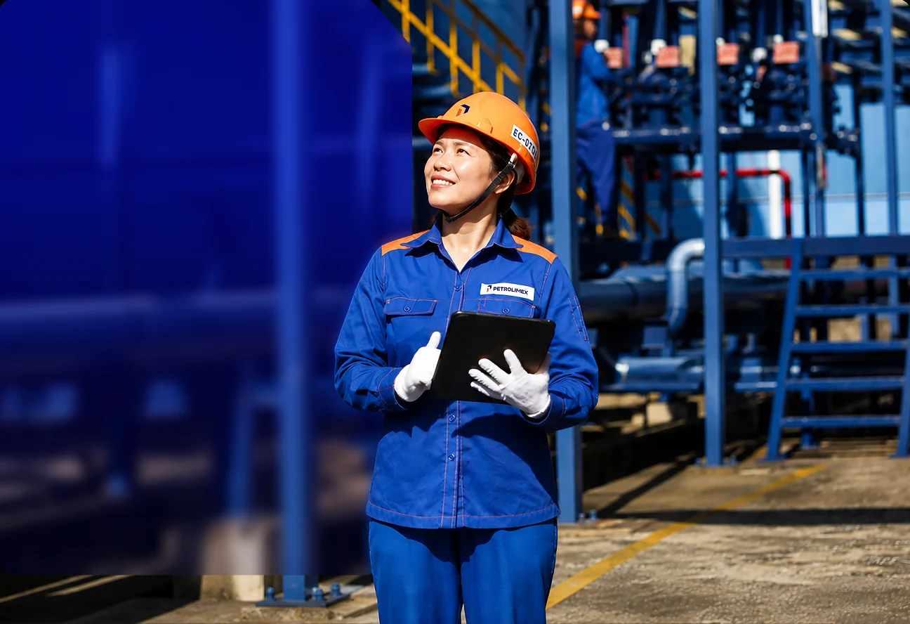 Người lao động Petrolimex tại nhà máy